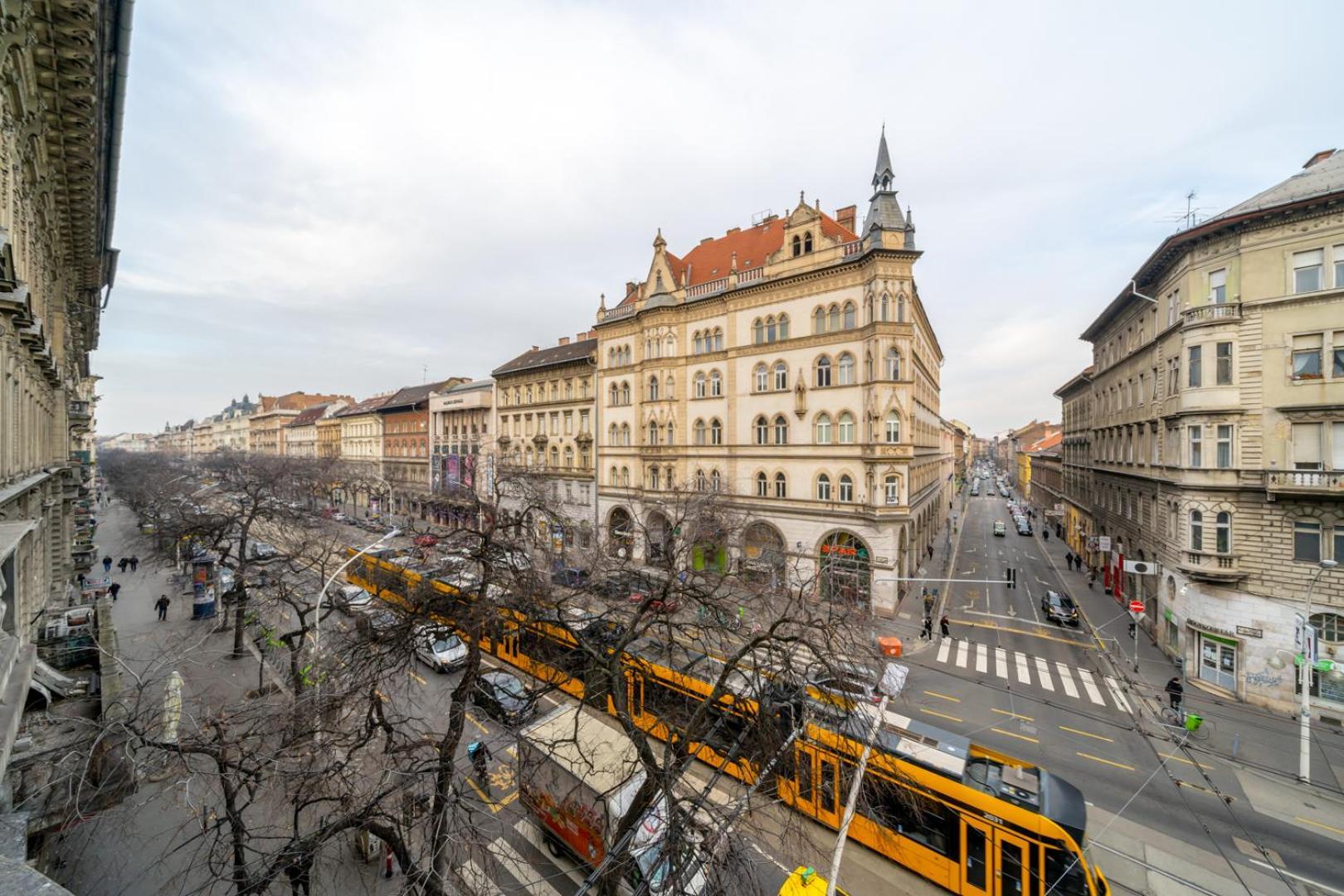 Downtown Delight - Erzsebet Blvd - 13 Ppl Apartamento Budapeste Exterior foto
