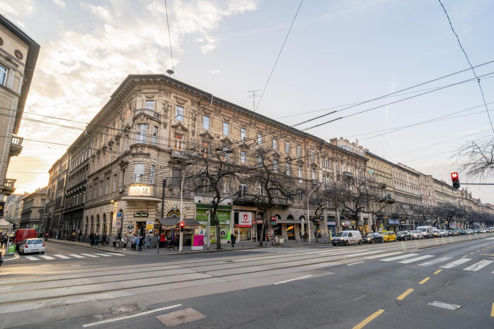 Downtown Delight - Erzsebet Blvd - 13 Ppl Apartamento Budapeste Exterior foto